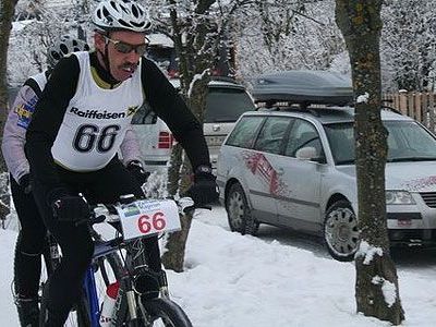 Triathlet Helmut Berger in Aktion Triathlet Helmut Berger in Aktion