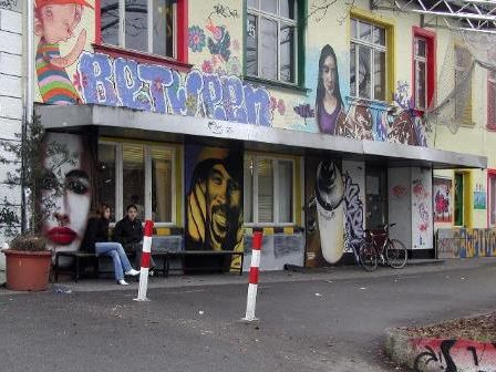 Archivbild: Between Archivbild: Between