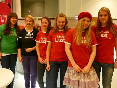 Das aha/360-Redaktionsteam: Rebecca Tschabrun, Raffaela Osti, Carola Feßler, Anna-Lena Winsauer, Alicia Viertmann, Linda Achberger (v.l.n.r.). Das aha/360-Redaktionsteam: Rebecca Tschabrun, Raffaela Osti, Carola Feßler, Anna-Lena Winsauer, Alicia Viertmann, Linda Achberger (v.l.n.r.).