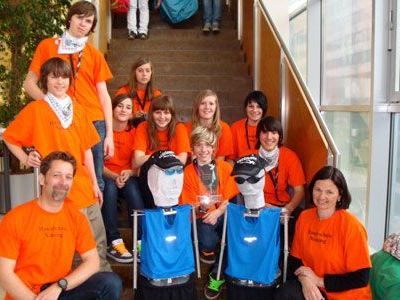 "Tanzende Roboter" bei der Generalprobe für die WM. "Tanzende Roboter" bei der Generalprobe für die WM.