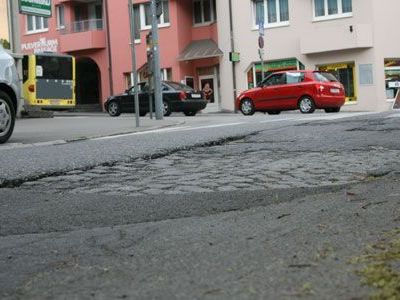 Der Straßenabschnitt Kasernenplatz soll spätestens 2010 saniert werden. Der Straßenabschnitt Kasernenplatz soll spätestens 2010 saniert werden.