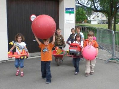 Die Kinder legten selbst Hand an. Die Kinder legten selbst Hand an.