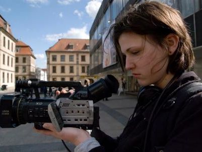 Jugendliche stellen ihr eigenes Filmprojekt auf die Beine.