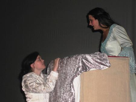Romeo (Christina Bleyer) und Julia (Tiziana Bautista).