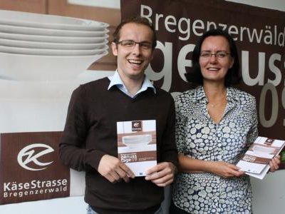 Herlinde Moosbrugger (Bregenzerwald Tourismus) und Michael Moosbrugger (KäseStrasse Bregenzerwald). Herlinde Moosbrugger (Bregenzerwald Tourismus) und Michael Moosbrugger (KäseStrasse Bregenzerwald).