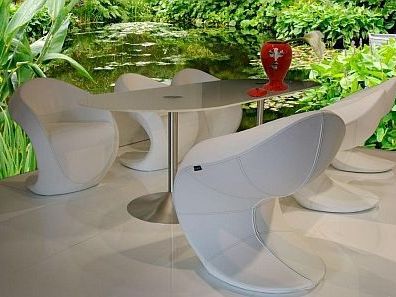 Möbel: Myyour, Vase: Bitossi Ceramiche Möbel: Myyour, Vase: Bitossi Ceramiche