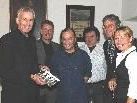 Das erste Exemplar der neuen CD brachten die MusikerInnen Prim Albert Lingg, Sängerin Astrid Zylla, Wolfi Pachner und Thomas Jochum Bürgermeister Wilfried Berchtold vorbei Das erste Exemplar der neuen CD brachten die MusikerInnen Prim Albert Lingg, Sängerin Astrid Zylla, Wolfi Pachner und Thomas Jochum Bürgermeister Wilfried Berchtold vorbei