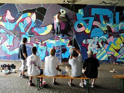 Graffiti Workshop an einer der legalen Feldkircher Graffiti-Wände