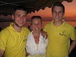 Christine Hehle mit ihren Söhnen Dominik und Simon