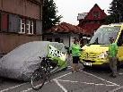 Alternativen zum Auto wären etwa: Bus und Rad Alternativen zum Auto wären etwa: Bus und Rad