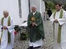 Am Sonntag, dem 13. September, 10 Uhr, feiert die Pfarrgemeinde Bartholomäberg den Einzug ihres neuen Pfarrers Celestin Disca-Lucaci (r.), hier jüngst bei seiner Pfarreinführung in St. Anton. (Foto: Gerhard)