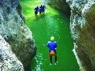 Beim Canyoning wurde von hohen Felsen in eiskaltes Gewässer gesprungen Beim Canyoning wurde von hohen Felsen in eiskaltes Gewässer gesprungen