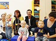 Bezirksvorsteherin Renate Kaufmann und Stadtrat Christian Oxonitsch im Eltern-Kind-Zentrum in der Mollardgasse. Bezirksvorsteherin Renate Kaufmann und Stadtrat Christian Oxonitsch im Eltern-Kind-Zentrum in der Mollardgasse.