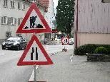 Geschwindigkeitsbeschränkung auf der Durchzugsstraße Geschwindigkeitsbeschränkung auf der Durchzugsstraße