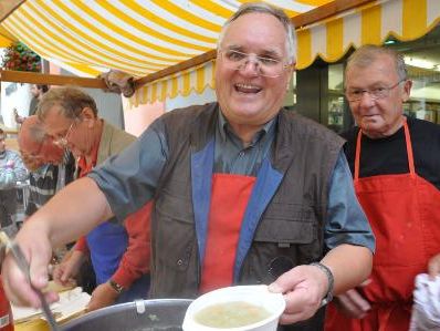 Klostervater und Suppenkoch Heinz Seeburger. Klostervater und Suppenkoch Heinz Seeburger.