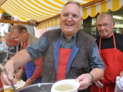 Klostervater und Suppenkoch Heinz Seeburger.