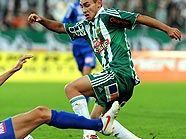 Veli Kavlak im Zweikampf mit Patrick Wolf Veli Kavlak im Zweikampf mit Patrick Wolf