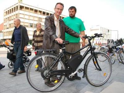 Auch Stadtrat Guntram Mäser war nach einer Testfahrt vom Landrad begeistert.