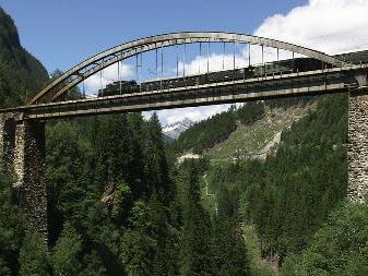 Beeindruckende Bilder präsentiert die DVD "125 Jahre Arlbergbahn" von Hanno Thurnher Beeindruckende Bilder präsentiert die DVD "125 Jahre Arlbergbahn" von Hanno Thurnher