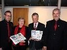 Die druckfrische Jubiläumszeitung fand reißenden Absatz Die druckfrische Jubiläumszeitung fand reißenden Absatz