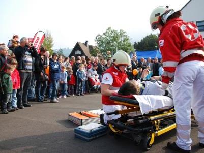 Die gemeinsame Übung von Feuerwehr und Rotem Kreuz veranschaulichte, was im Ernstfall passiert.