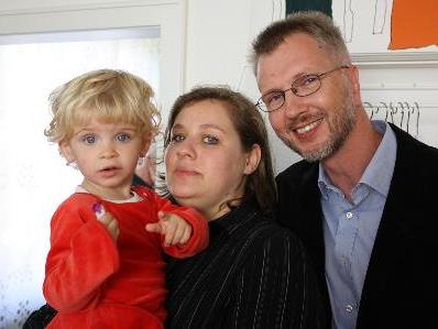 Dr. Klaus Grimm mit Gattin Ariane und Tochter Annika.