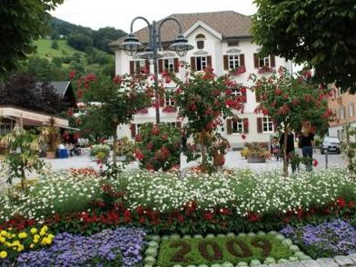 Eine Auszeichnung für den schönen Blumenschmuck bekam Schruns Eine Auszeichnung für den schönen Blumenschmuck bekam Schruns