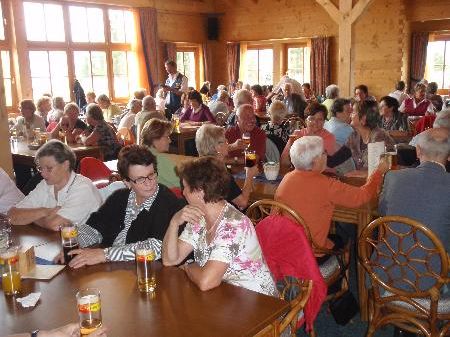 Gute Stimmung herrschte beim Senioren- Oktoberfest am Muttersberg Gute Stimmung herrschte beim Senioren- Oktoberfest am Muttersberg