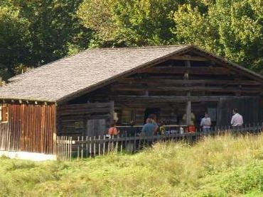 Im Natur-Erlebnis Holdamoos wird traditionelles Handwerk präsentiert. Im Natur-Erlebnis Holdamoos wird traditionelles Handwerk präsentiert.