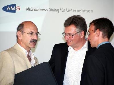 Prokurist Lothar Kühne von der Fa. Nägelebau im Gespräch mit Dr. Michael Peter und Bernhard Bereuter