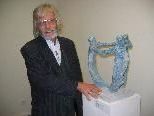 Reinhard Welte mit seiner Skulptur "Tanz" Reinhard Welte mit seiner Skulptur "Tanz"