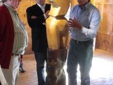 Remus Botarro führte die Besucher persönlich durch die Ausstellung. Remus Botarro führte die Besucher persönlich durch die Ausstellung.