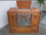 die sehr schöne Truhenorgel der Kapelle - ein "Blasinstrument" anderer Art die sehr schöne Truhenorgel der Kapelle - ein "Blasinstrument" anderer Art