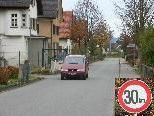 Bild: Auf der Kapfstraße könnte ev. zur Gänze Tempo 30 eingeführt werden. Bild: Auf der Kapfstraße könnte ev. zur Gänze Tempo 30 eingeführt werden.