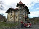 Bild: Sichtliche Freude haben Kindergärtler und Pädagoginnen mit ihrem Kindi in der "Buchhaltervilla". Bild: Sichtliche Freude haben Kindergärtler und Pädagoginnen mit ihrem Kindi in der "Buchhaltervilla".