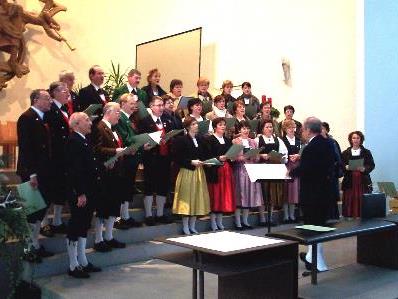 Chor der Trachtengruppe unter Gilbert Hämmerle.