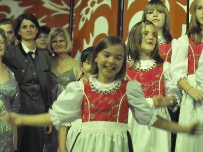 Der Vogelhändler Kinderchor begeistert das Publikum. Der Vogelhändler Kinderchor begeistert das Publikum.