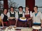 Die Bäuerinnen verköstigten mit selbst gebackenen Kuchen und Torten.