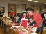 Ende Oktober wurde in allen Kindergärten der Kummenbergregion ein gemeinsamer "Brotmarkt" organisiert. Der Erlös kommt dem SOS Kinderdorf zugute Ende Oktober wurde in allen Kindergärten der Kummenbergregion ein gemeinsamer "Brotmarkt" organisiert. Der Erlös kommt dem SOS Kinderdorf zugute