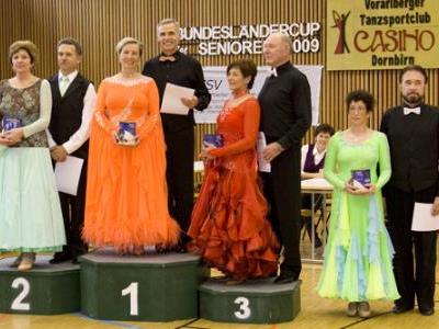 Siegerehrung mit Helga und Kurt Mangard (1. Platz) in Höchst