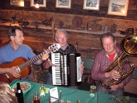 Unsere Seniorenmusik mit Eugen, Helmut und Fritz sorgte für gute Stimmung.