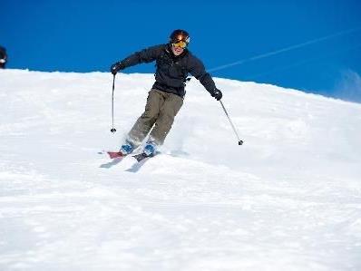 Vor es auf die Piste geht, nicht vergessen einen Skiservice machen zu lassen.