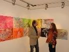 Bild: Galerie-Geschäftsführer DI Klaus Pfeifer mit der Künstlerin Bettina Bohne im Gespräch vor den Werken von Barbara Anna Husar Bild: Galerie-Geschäftsführer DI Klaus Pfeifer mit der Künstlerin Bettina Bohne im Gespräch vor den Werken von Barbara Anna Husar