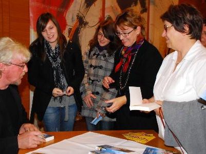 Buchsignierung im Hofsteigsaal Buchsignierung im Hofsteigsaal