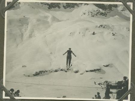 Der bisher als verschollen gegoltene österreichische Stummfilm Das weiße Paradies aus dem Jahre 1929 wurde in den Sammlungen des Bundesfilmarchivs Berlin gefunden. Der bisher als verschollen gegoltene österreichische Stummfilm Das weiße Paradies aus dem Jahre 1929 wurde in den Sammlungen des Bundesfilmarchivs Berlin gefunden.