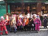 Monika Summer begrüßt die Fraxner Kindergärtler herzlich beim Weihnachtsmarkt in Feldkirch. Monika Summer begrüßt die Fraxner Kindergärtler herzlich beim Weihnachtsmarkt in Feldkirch.