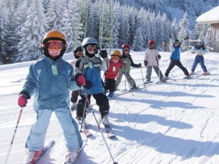 Ski- und Snowboardkurse für Kinder ab 4 und 8 Jahren in Schuttannen.