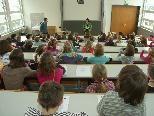 Bild: Knapp 200 Studentinnen und Studenten kamen zur zweiten Vorlesung in die Kinderuni der PH Vorarlberg.