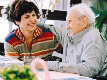 Caritas bietet eine Ausbilundg zur Hospizbegleitung an. Caritas bietet eine Ausbilundg zur Hospizbegleitung an.