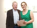 Die Künstlerin Claudia Mang mit Bildungshausleiter Christian Kopf Die Künstlerin Claudia Mang mit Bildungshausleiter Christian Kopf